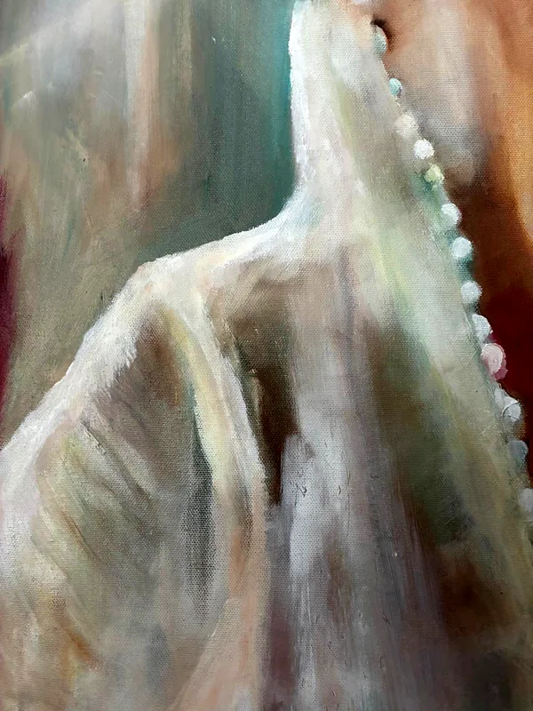Detail: witte sluier over een schouder.