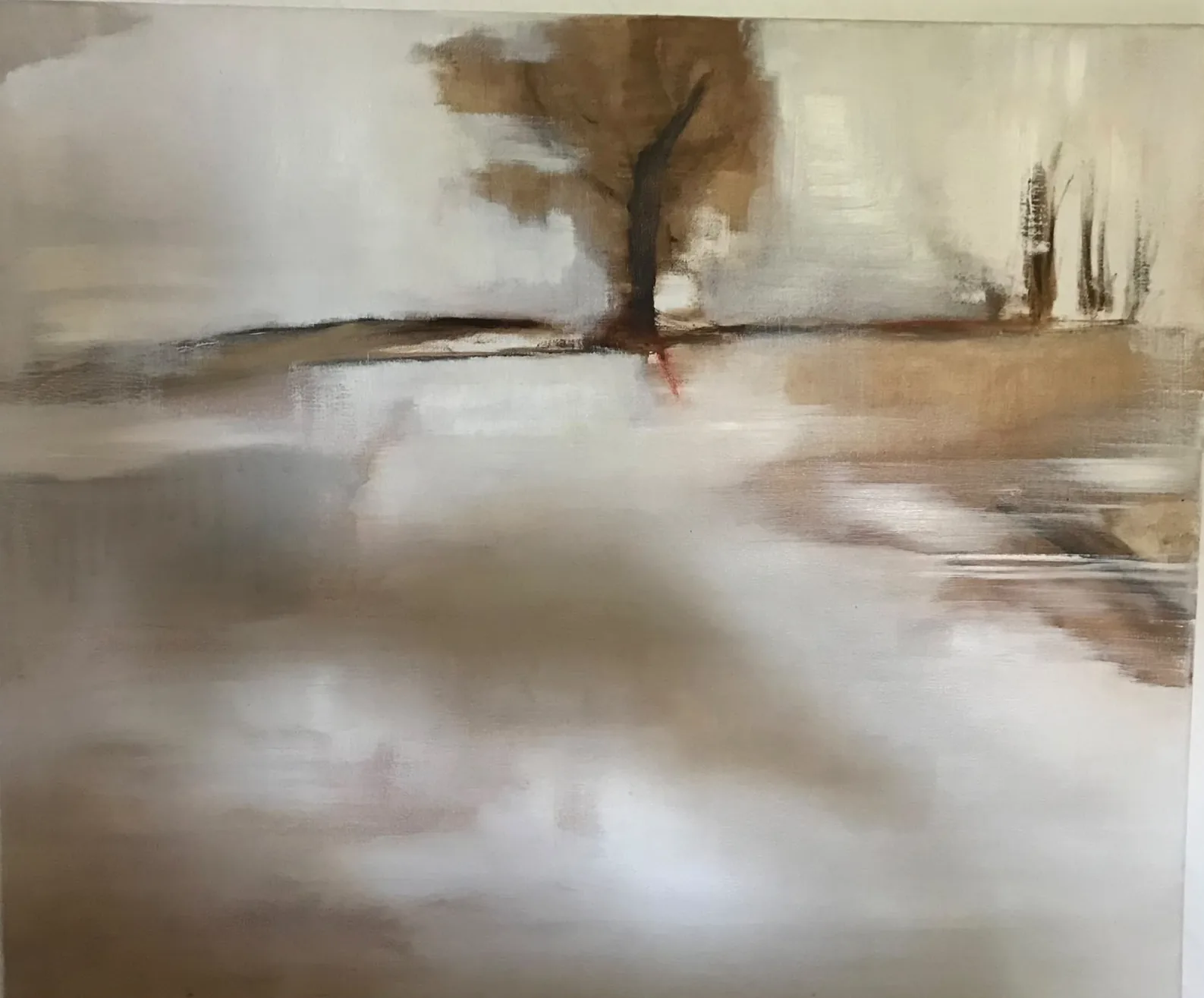 Landschap met boom: een eenzame boom in een bleek, mistig landschap.